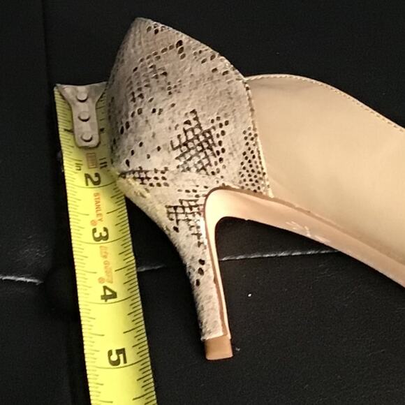 Isaac Mizrahi Kitten Heel Pump 7M - Picture 2 of 10